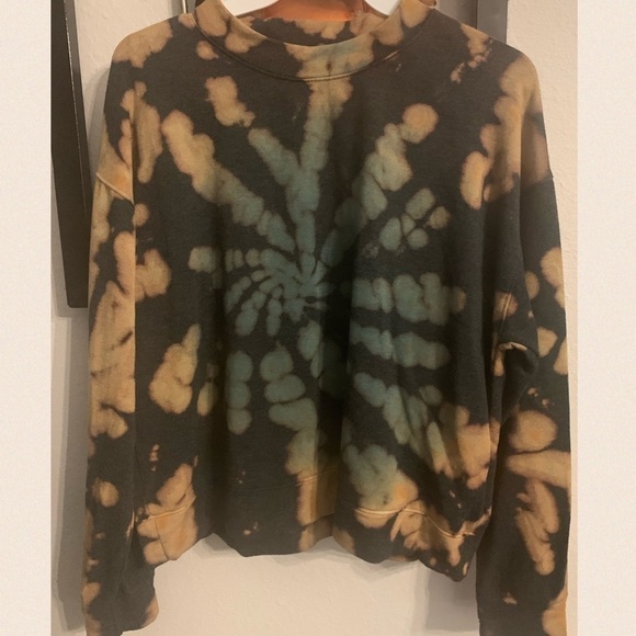 Molli Bleach Dyed Brushed Crop Sweatshirt - Picture 6 of 12